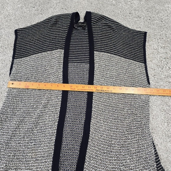 St John Open Cardigan Womens Medium Black Gray Short Sleeve Sweater Sequins READ - Picture 11 of 13